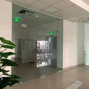 Mẫu cửa kính cường lực CL10