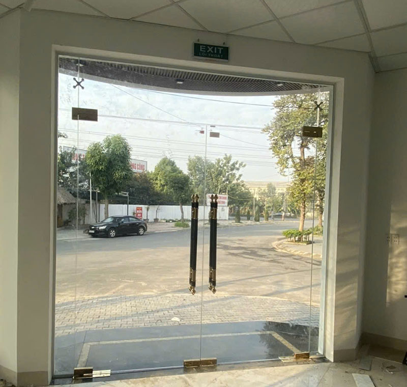 Cửa kính cường lực (5)