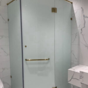 Vách tắm kính 135 độ