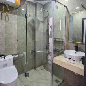 Vách tắm kính 135 độ