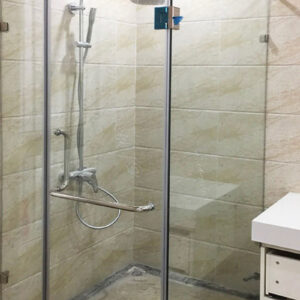 Vách tắm kính 135 độ