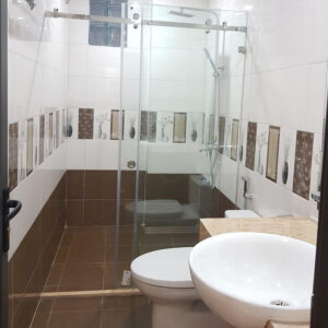 Vách tắm kính cửa trượt lùa